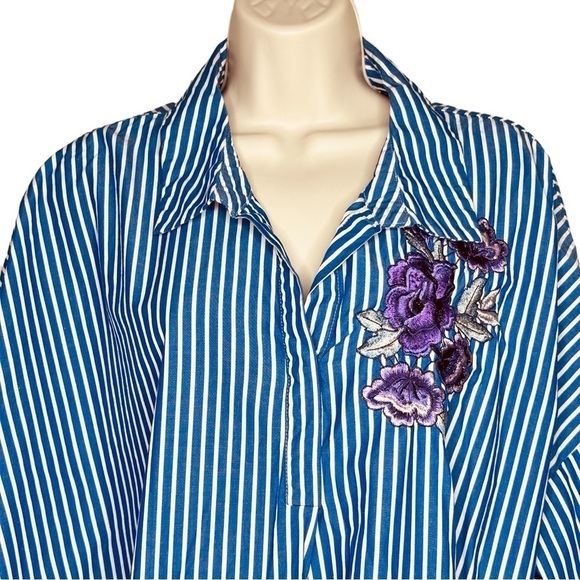 New Directions Curvy Blue & White Striped Floral Embroidered Women’s Top Size 3X - Picture 3 of 9